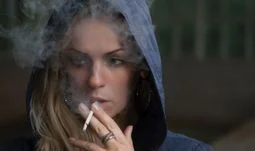 Study suggests male bankers benefit from smoking and drinking
