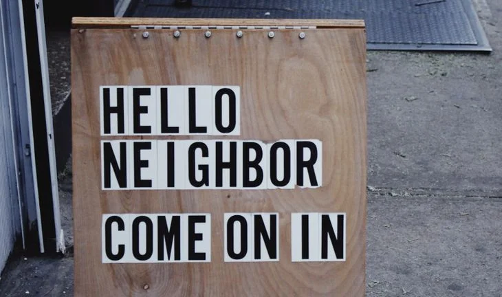 A sign that says hello neighbor come on in