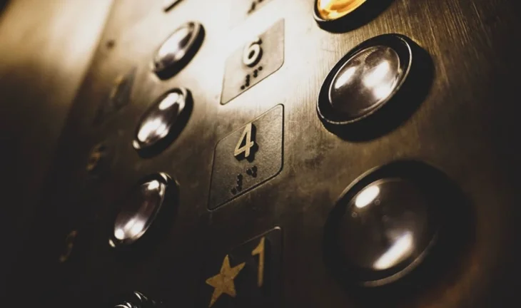 Email purporting to be from JPMorgan banker stuck in elevator goes viral