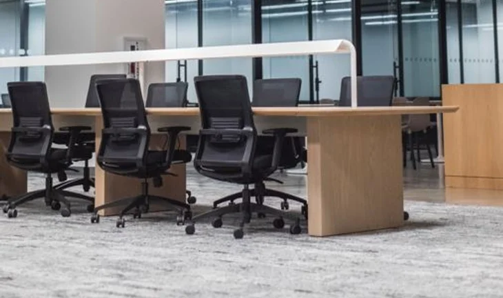 Goldman Sachs' big analyst bonuses make the office difficult to resist