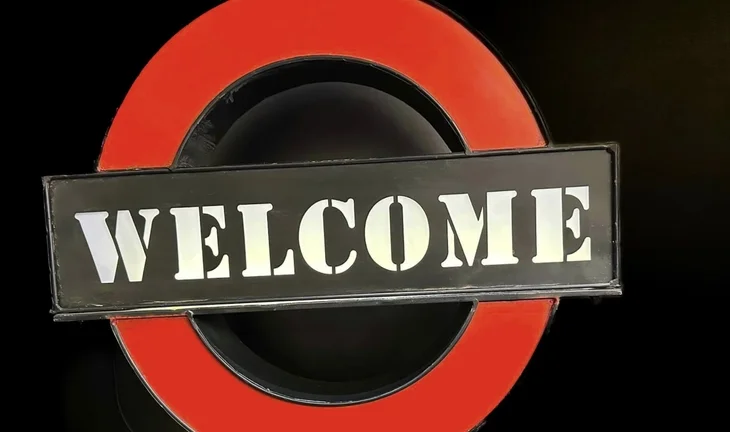 a sign that says welcome 