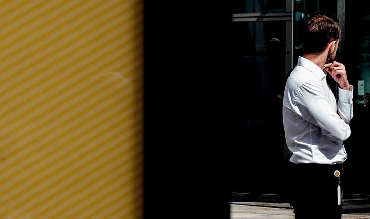Why (male) bankers wear the wrong clothes in hot weather