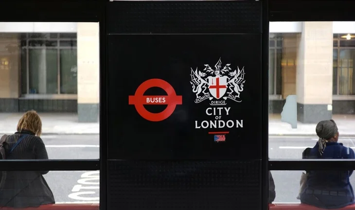 Rush of banking jobseekers swamps London market