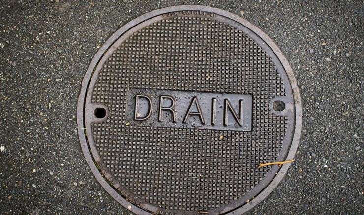 a drain cover that says drain 